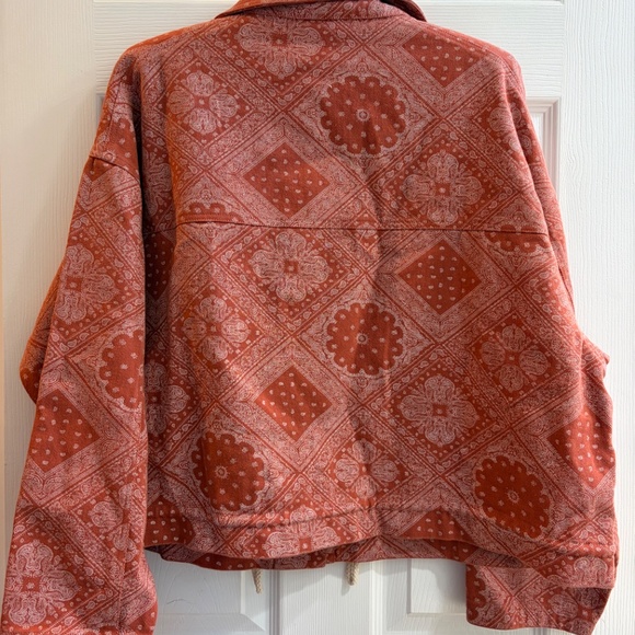 New Easel Button Up Denim mixed Print Denim Shacket Jacket Coral Small Paisley - Picture 3 of 5
